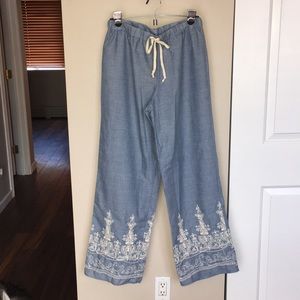 Super cute, wide leg pant.